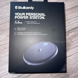 New in box skullcandy charging station